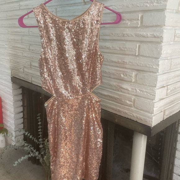 Sparkly sequin gold mini dress with slits on both sides - Picture 1 of 5